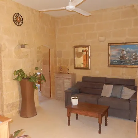 فيلة Tas-suplu سان لاورينْتْسْ