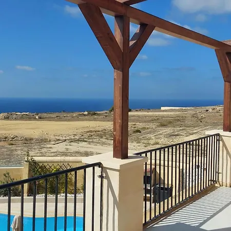 Villa Tas-suplu San Lawrenz