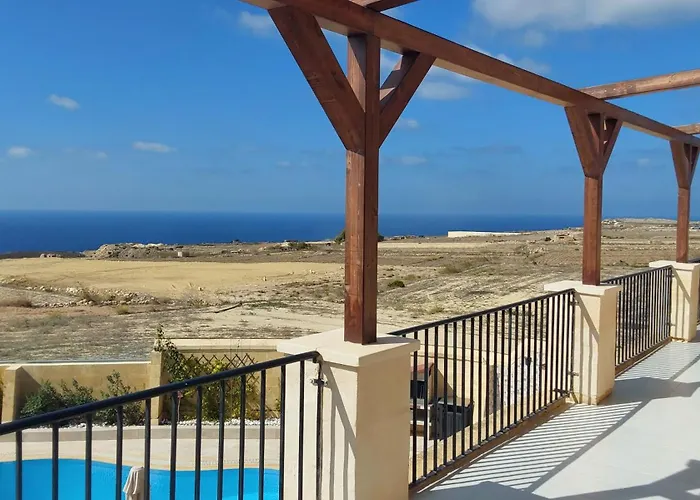 Villa Tas-suplu San Lawrenz